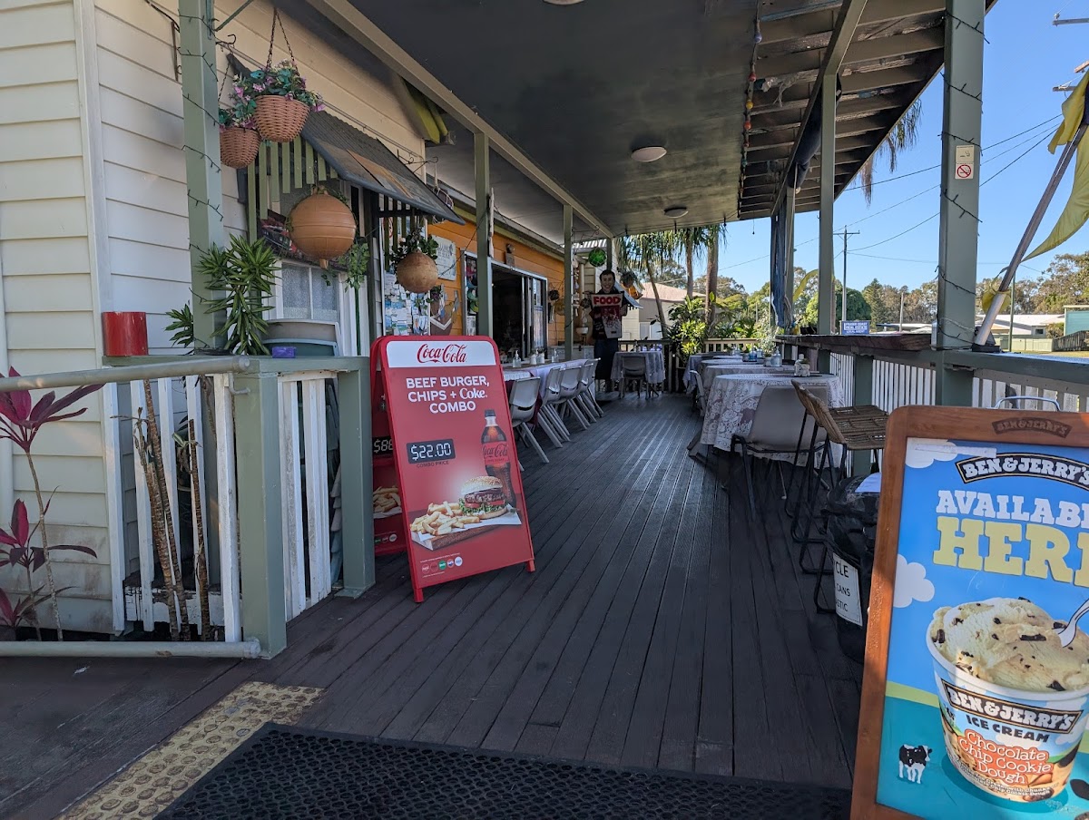 Poona Bay Cafe & General Store