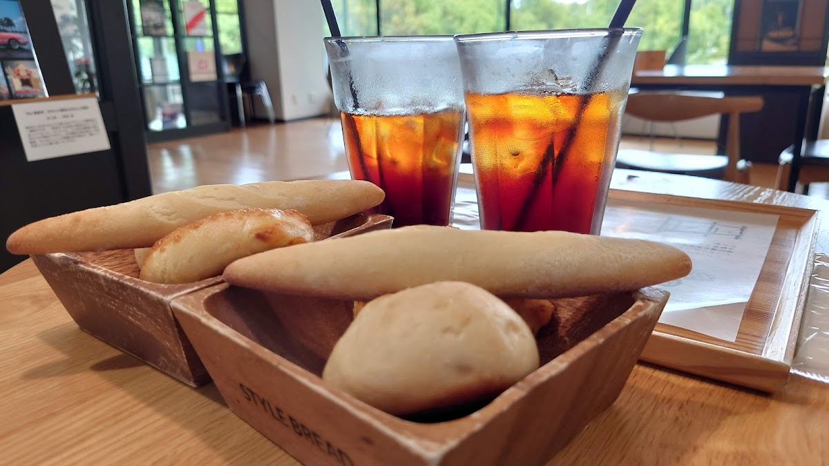 ミュージアムカフェ CARS & BOOKS - 10