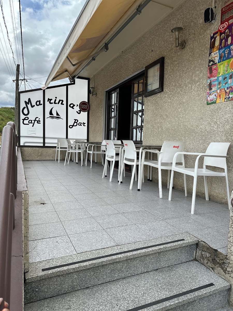 Marinas Café Bar