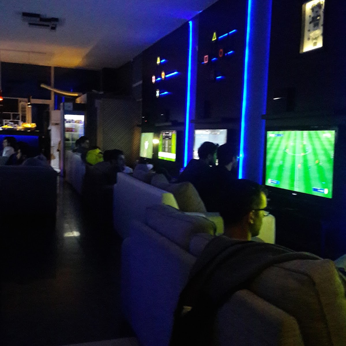 CAFE MET PLAYSTATİON - 4