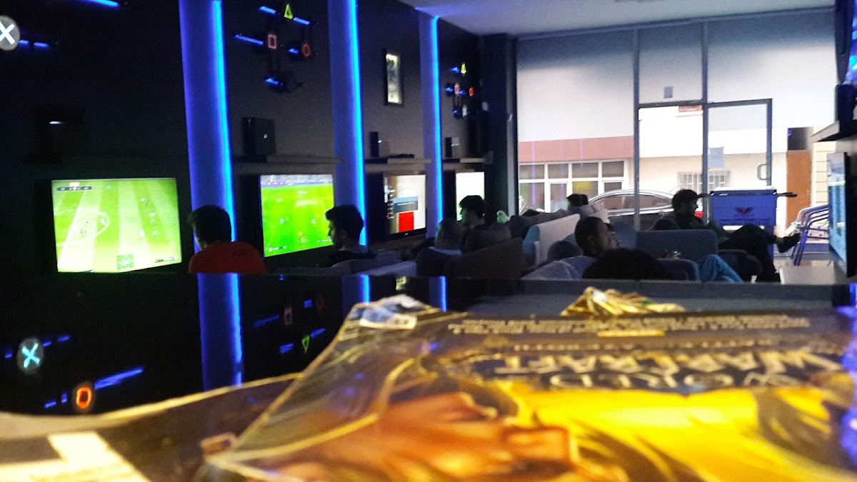 CAFE MET PLAYSTATİON - 6