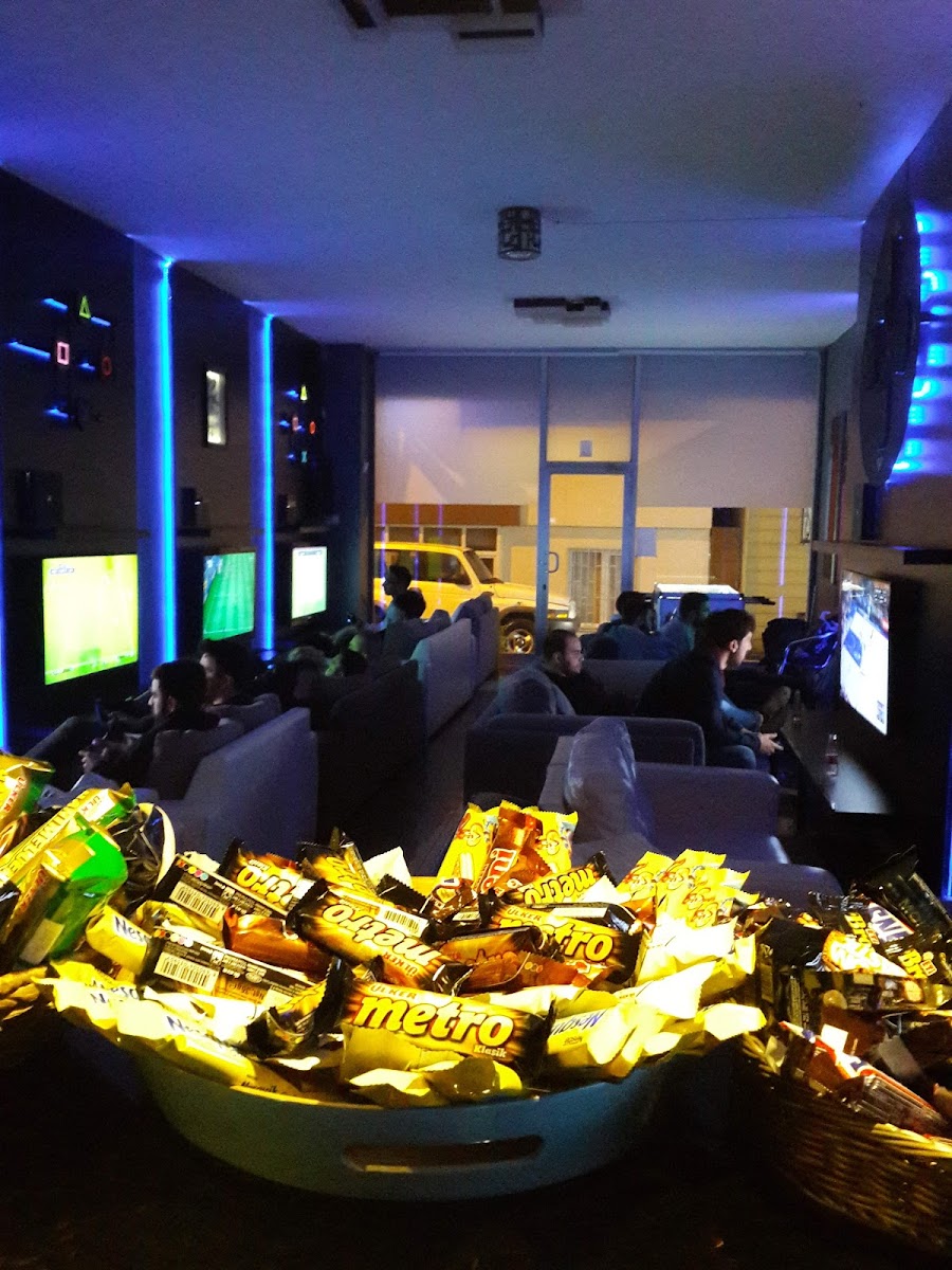 CAFE MET PLAYSTATİON - 8