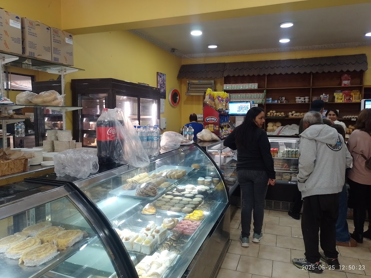Panaderia Y Fuente De Soda Plaza - 4