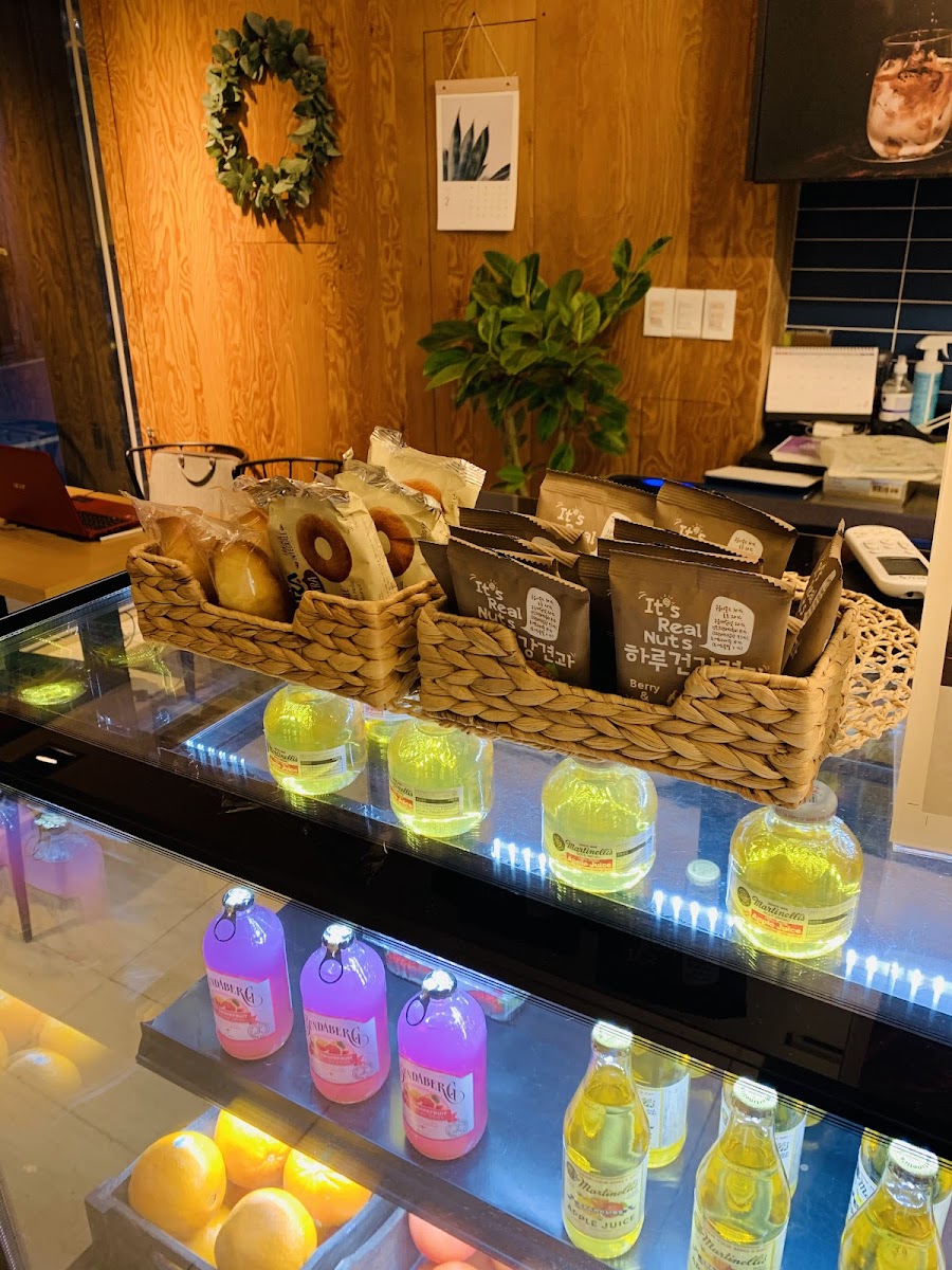 Fellow traveler Cafe - 7