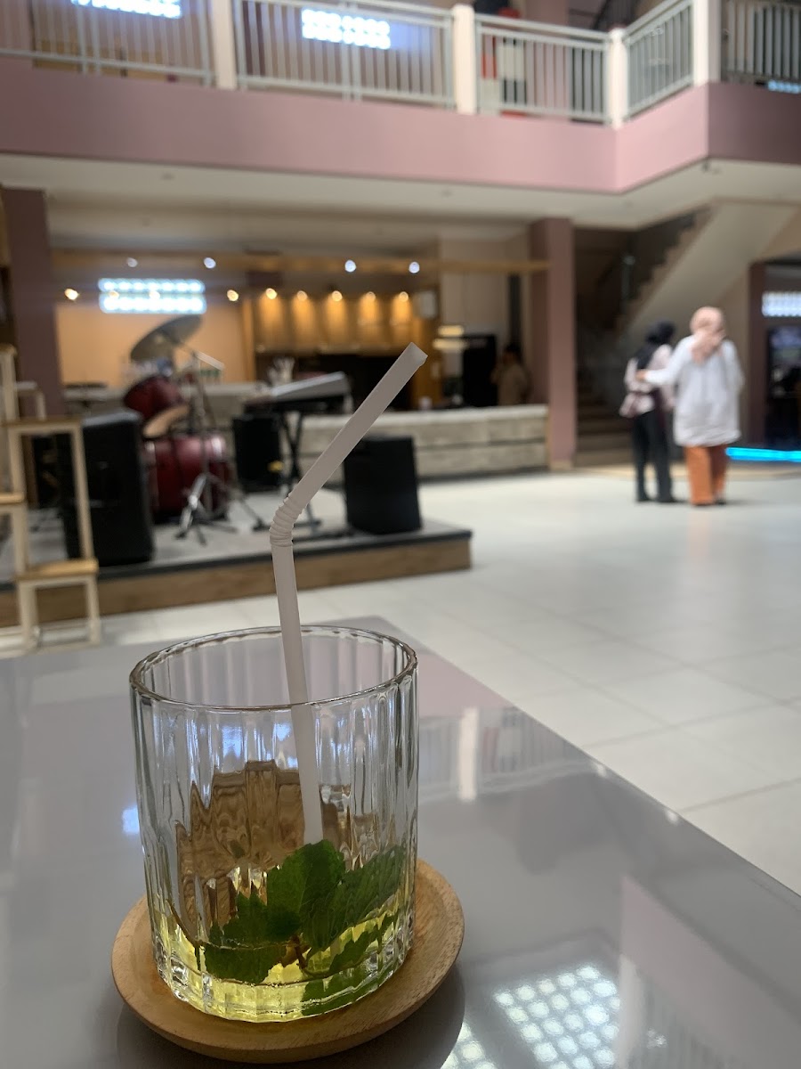 LUANG Cafe dan KARANA Guest House Bandung - 10