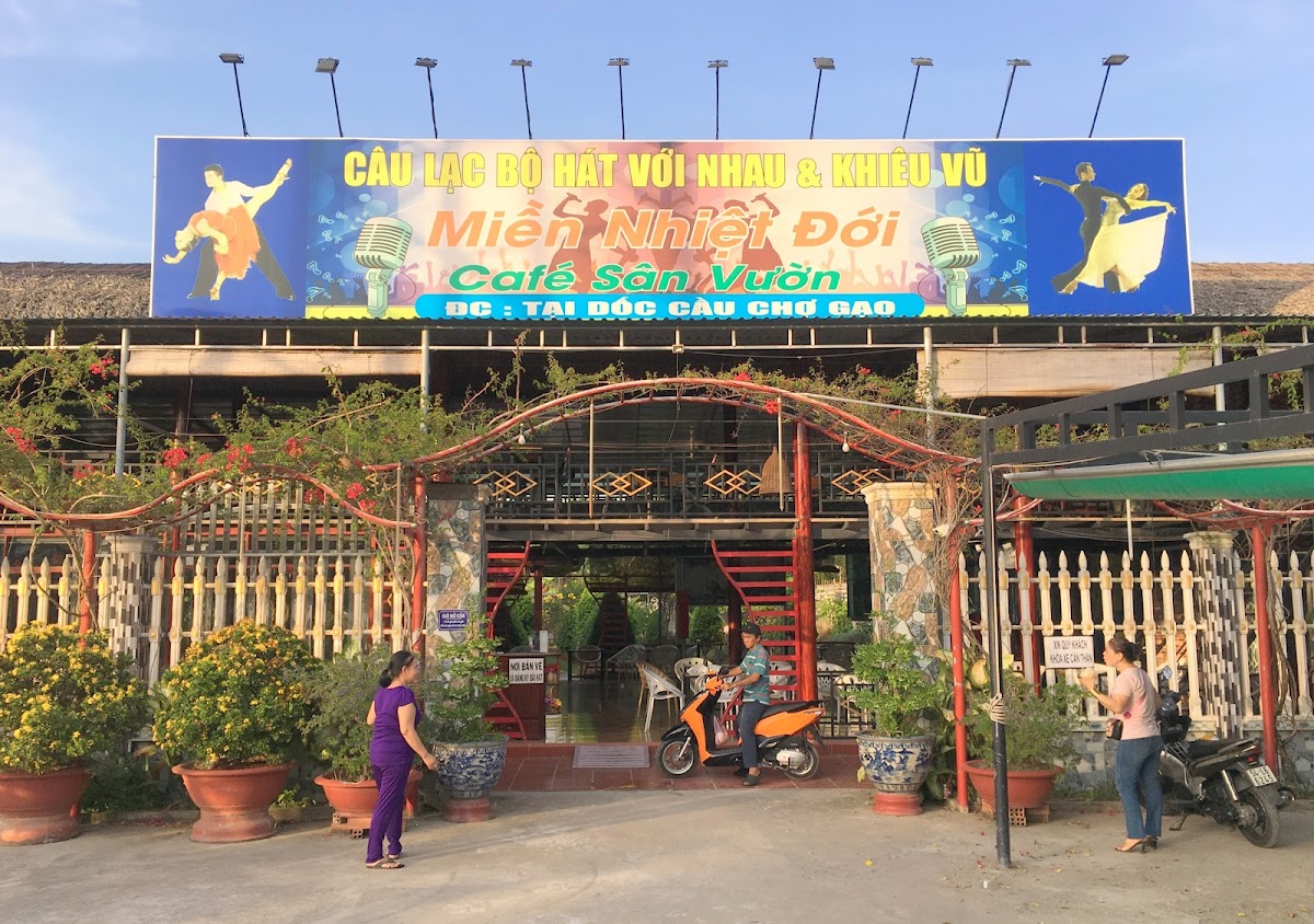 Cafe Vườn Hoa Miền Nhiệt Đới