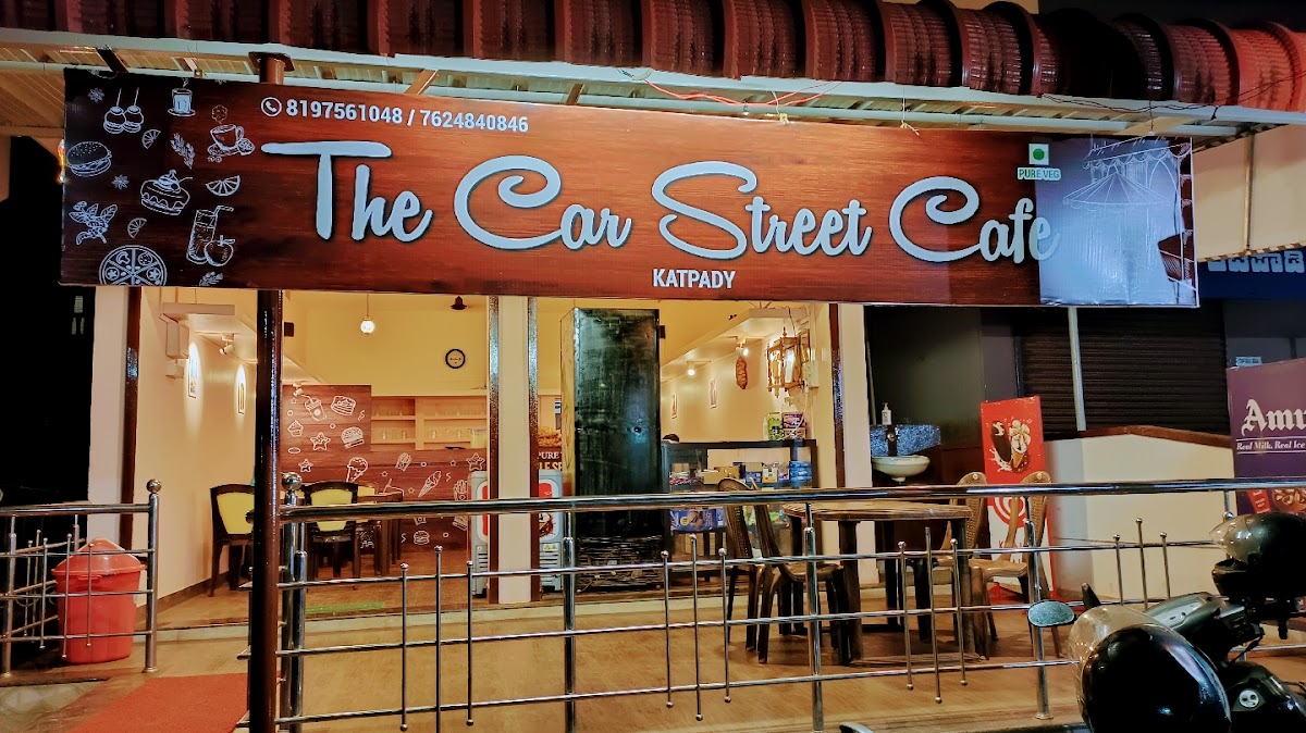 The car Street cafe