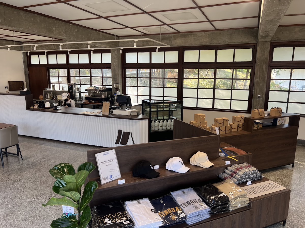 Luce Shop & Cafe' (路思義校企)