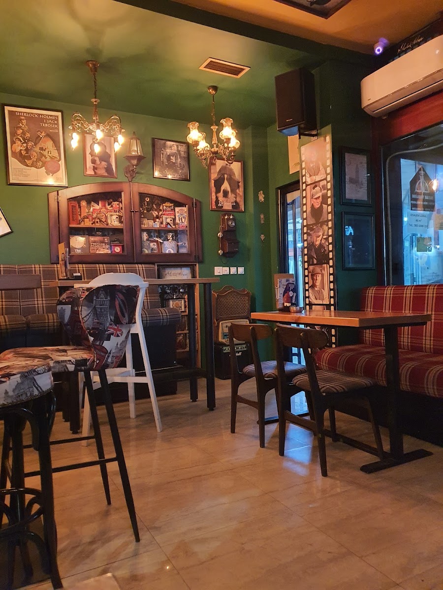 Sherlock Caffe Bar - 3