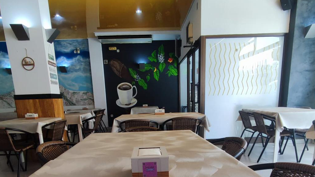 La Lluna Cafetería & Restaurante