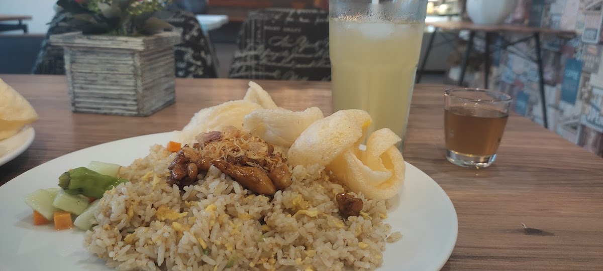 Crumble Cafe & Pattiserie - 7