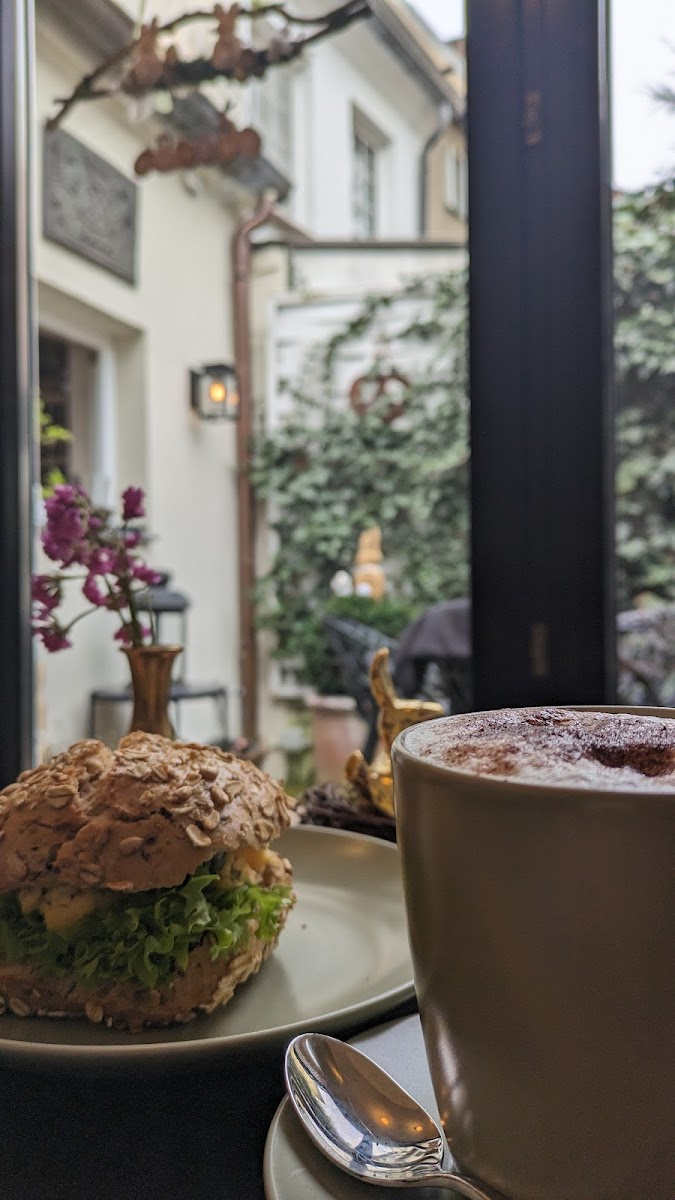 Café Bölling - Der kleine Bäcker am H1 - 5