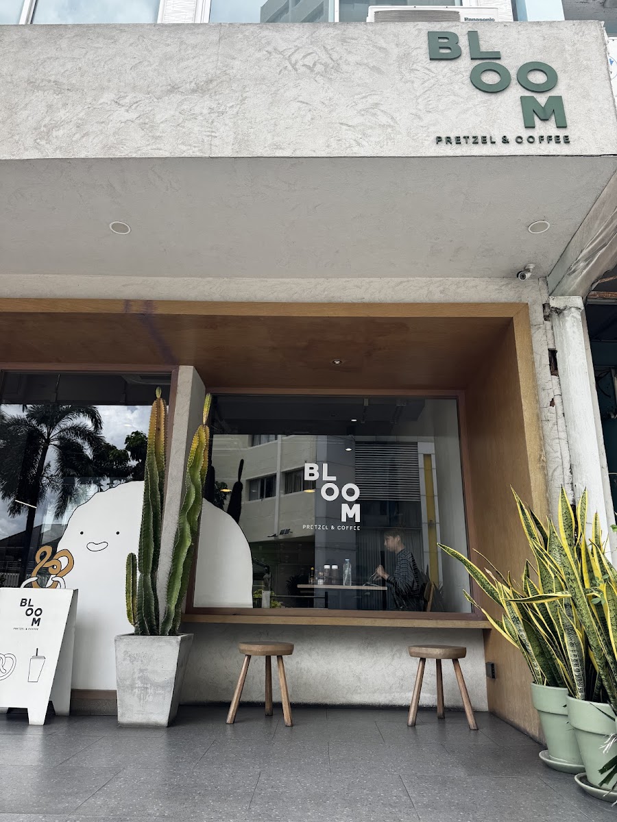 BLOOM pretzel & coffee