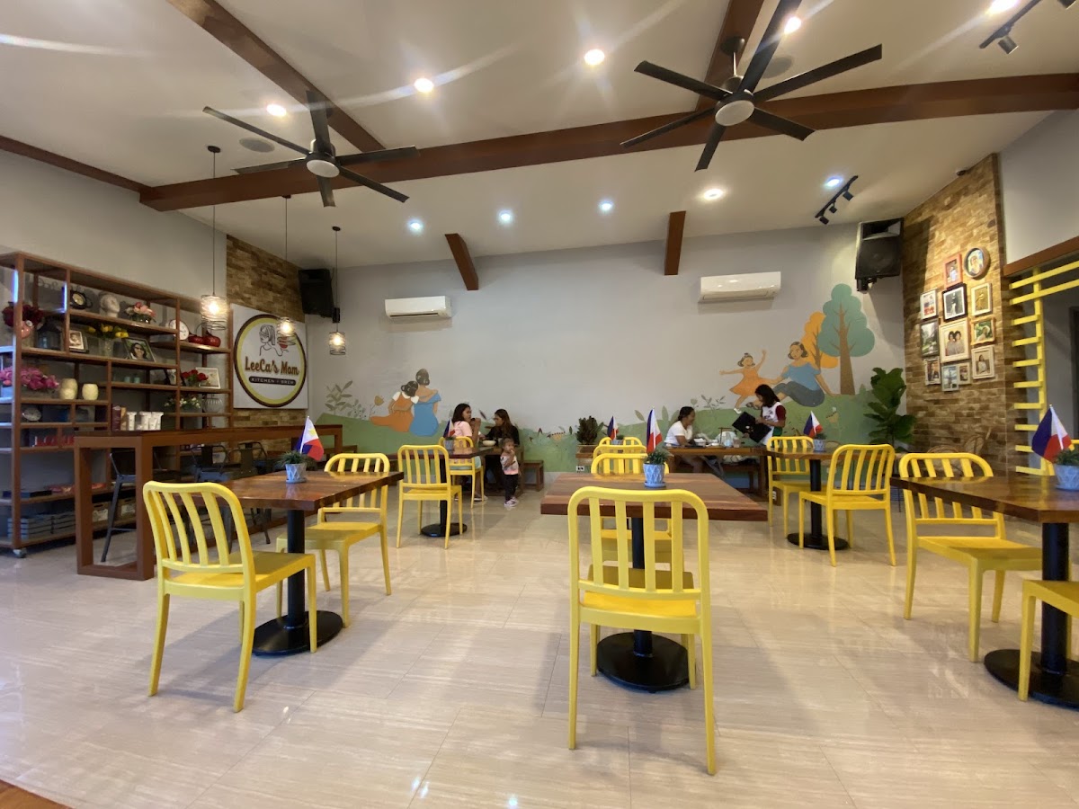 Leeca's Mom Kitchen + Brew