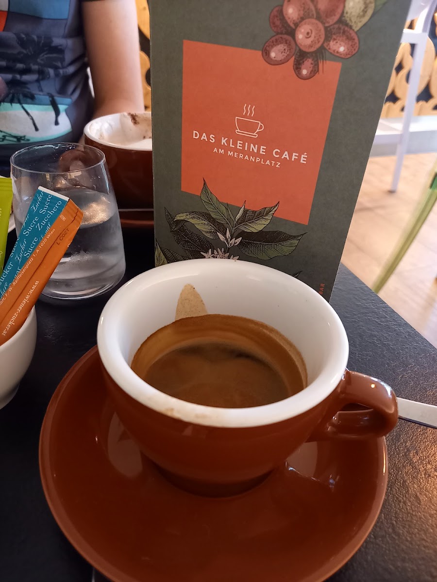 DAS KLEINE CAFÉ am Meranplatz - 8