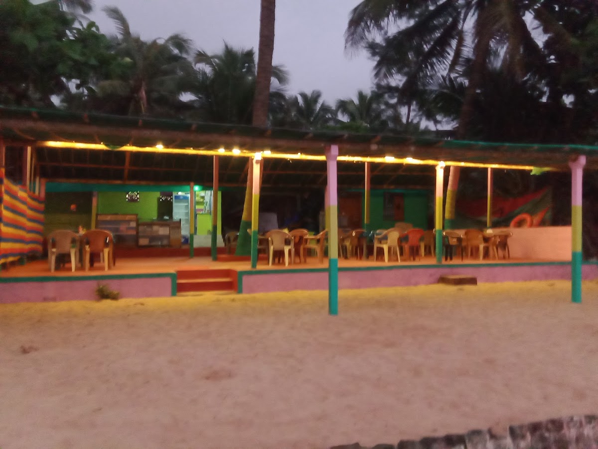 Off Shore Beach stay and Cafe