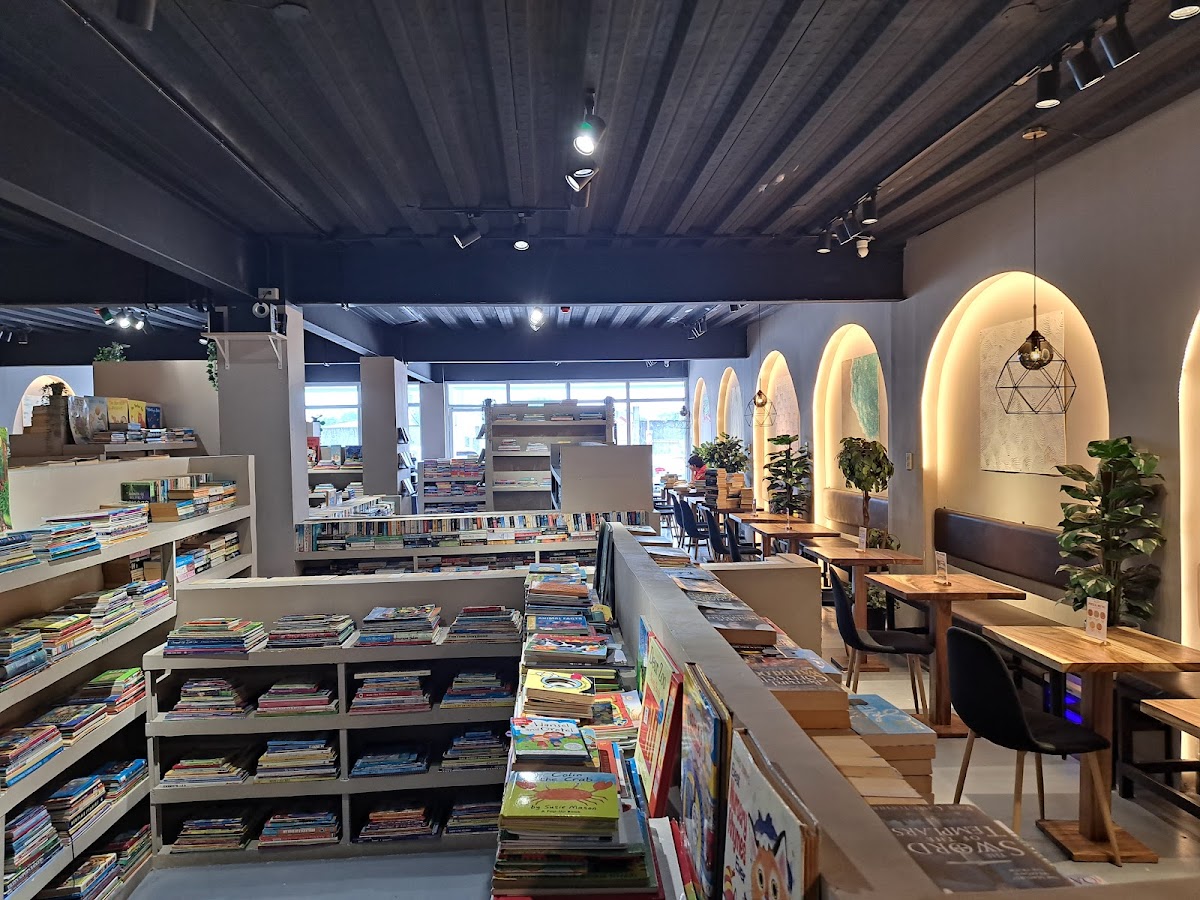 NB Lounge Cafe Bookstore