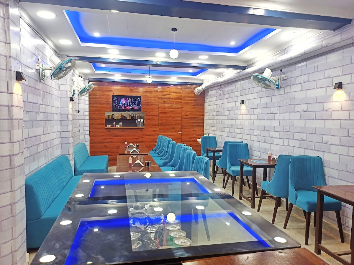 FRIENDS & FLAVOURS CAFE