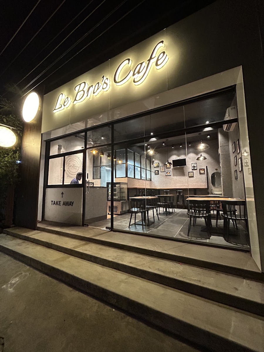 Le bro's cafe