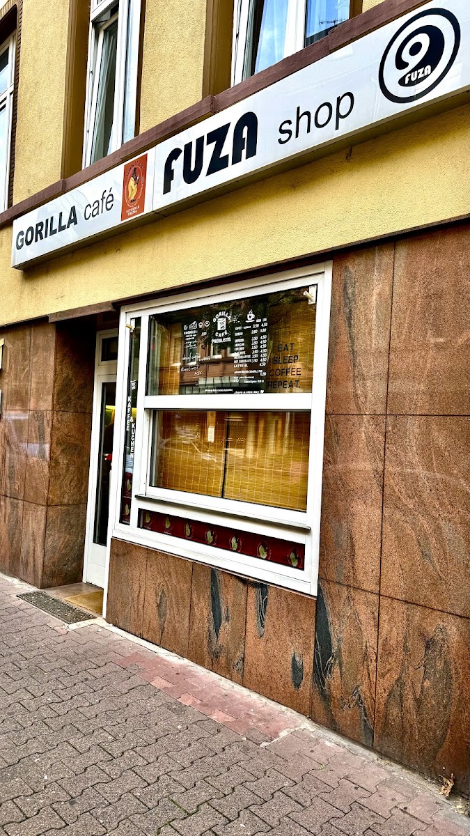 Gorilla cafe & Fuza shop