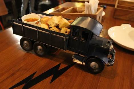 RJ-01 Cafe And Lounge