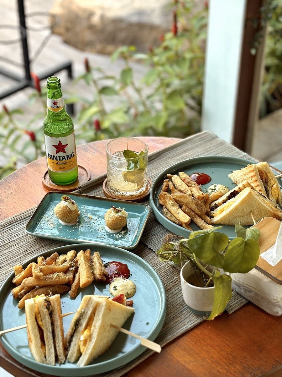 Blou Cafe Canggu - 4