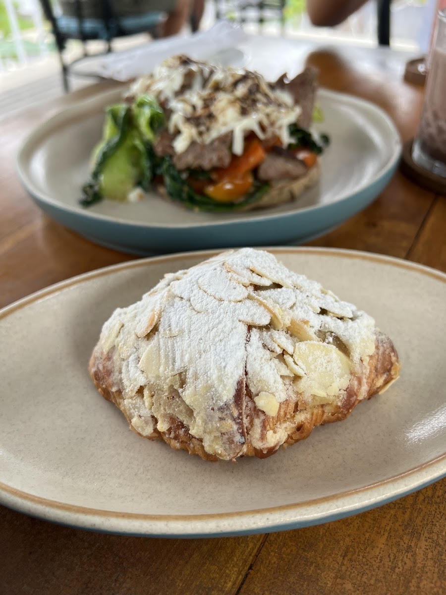 Blou Cafe Canggu - 5