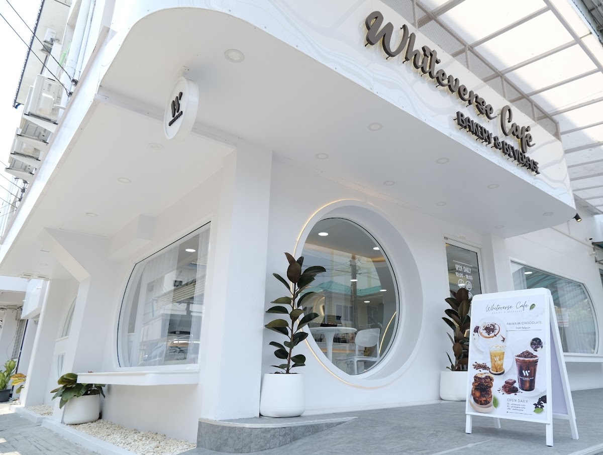 Whiteverse cafe (ไวท์เวิร์ส คาเฟ่)