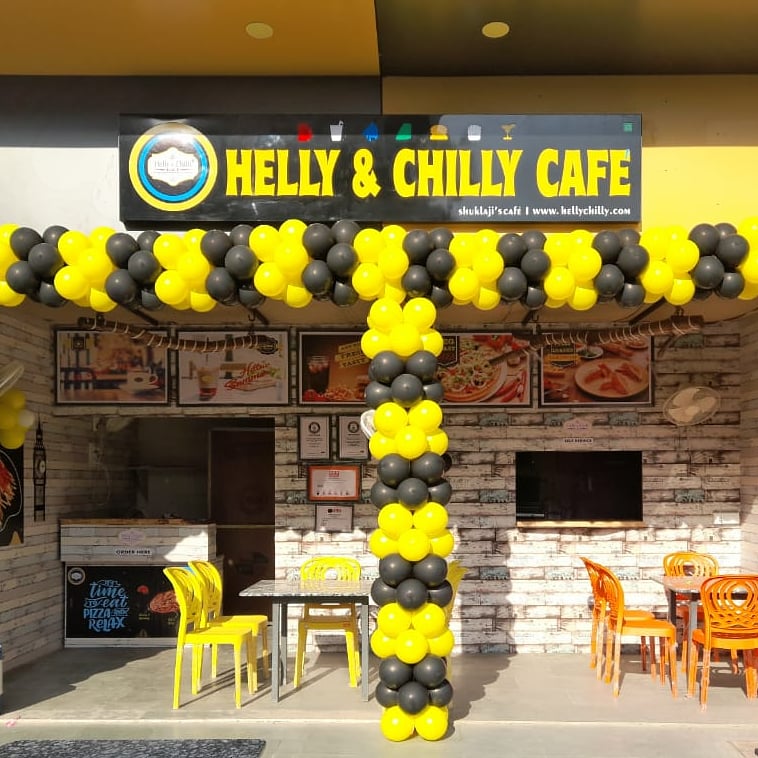 Helly & Chilly Cafe.