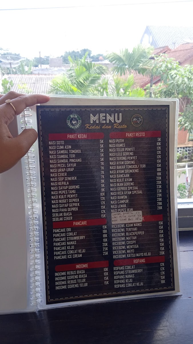 Cafe and Resto Mr. Jo Magelang - 9