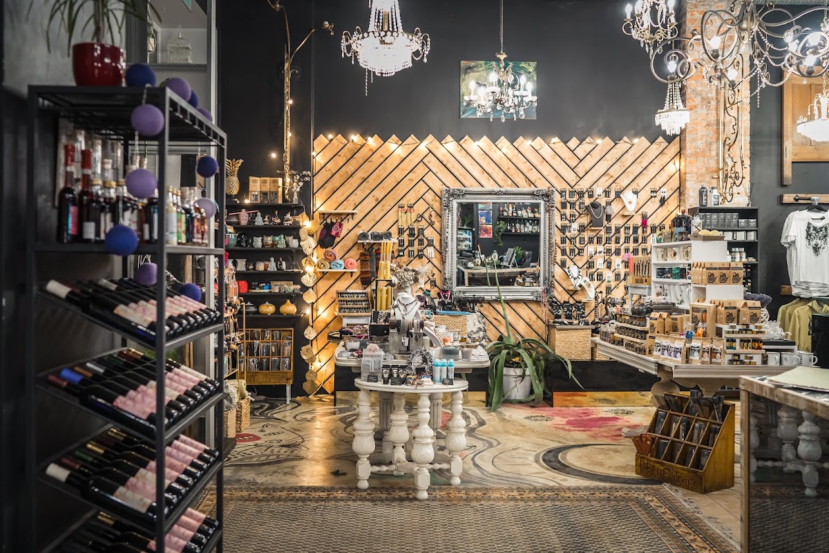 Tinte & Kafija, kafejnīca, veikals un tetovēšanas studija - 10