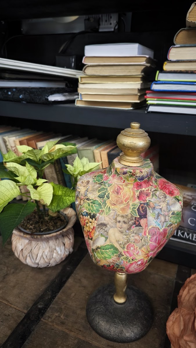 Tinte & Kafija, kafejnīca, veikals un tetovēšanas studija - 4