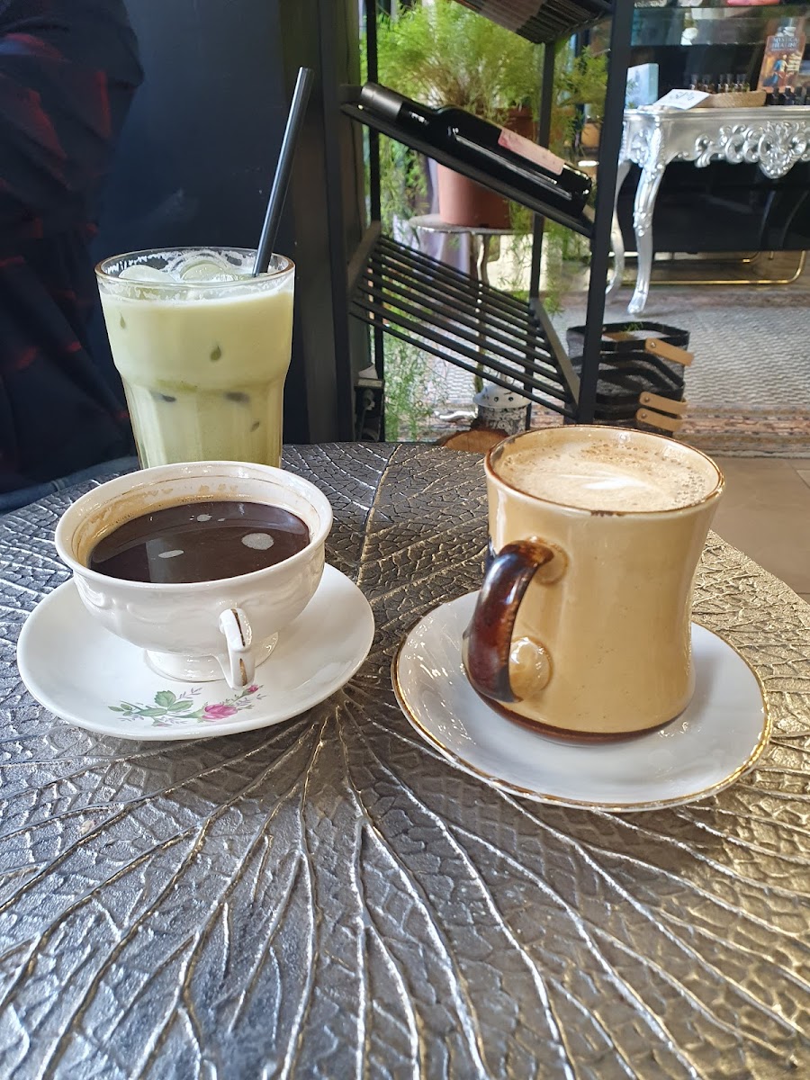 Tinte & Kafija, kafejnīca, veikals un tetovēšanas studija - 9