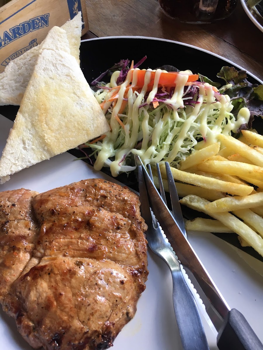 Tha Phra Athit Cafe - 10