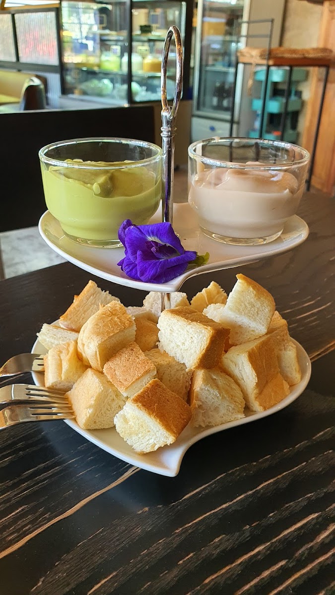 Tha Phra Athit Cafe - 7