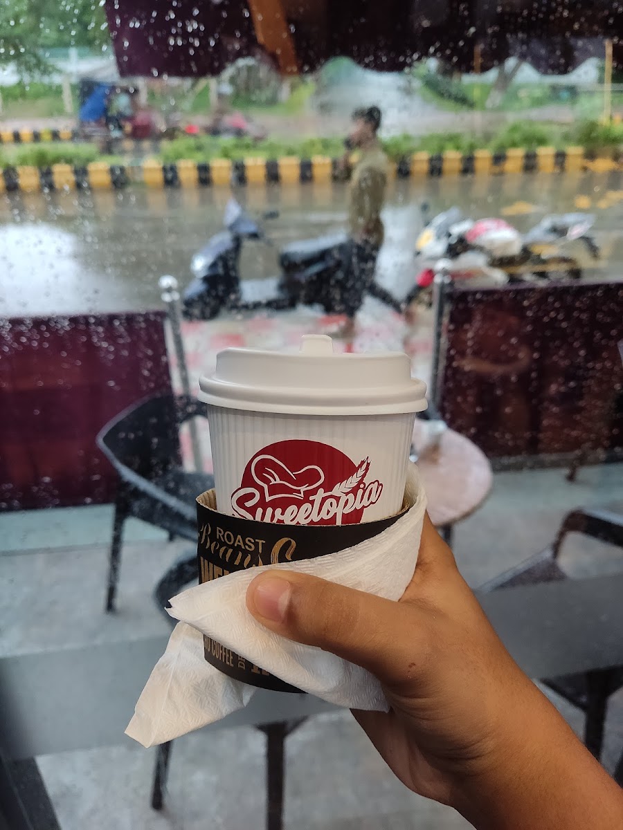 Sweetopia Cafe & Eatery - 10