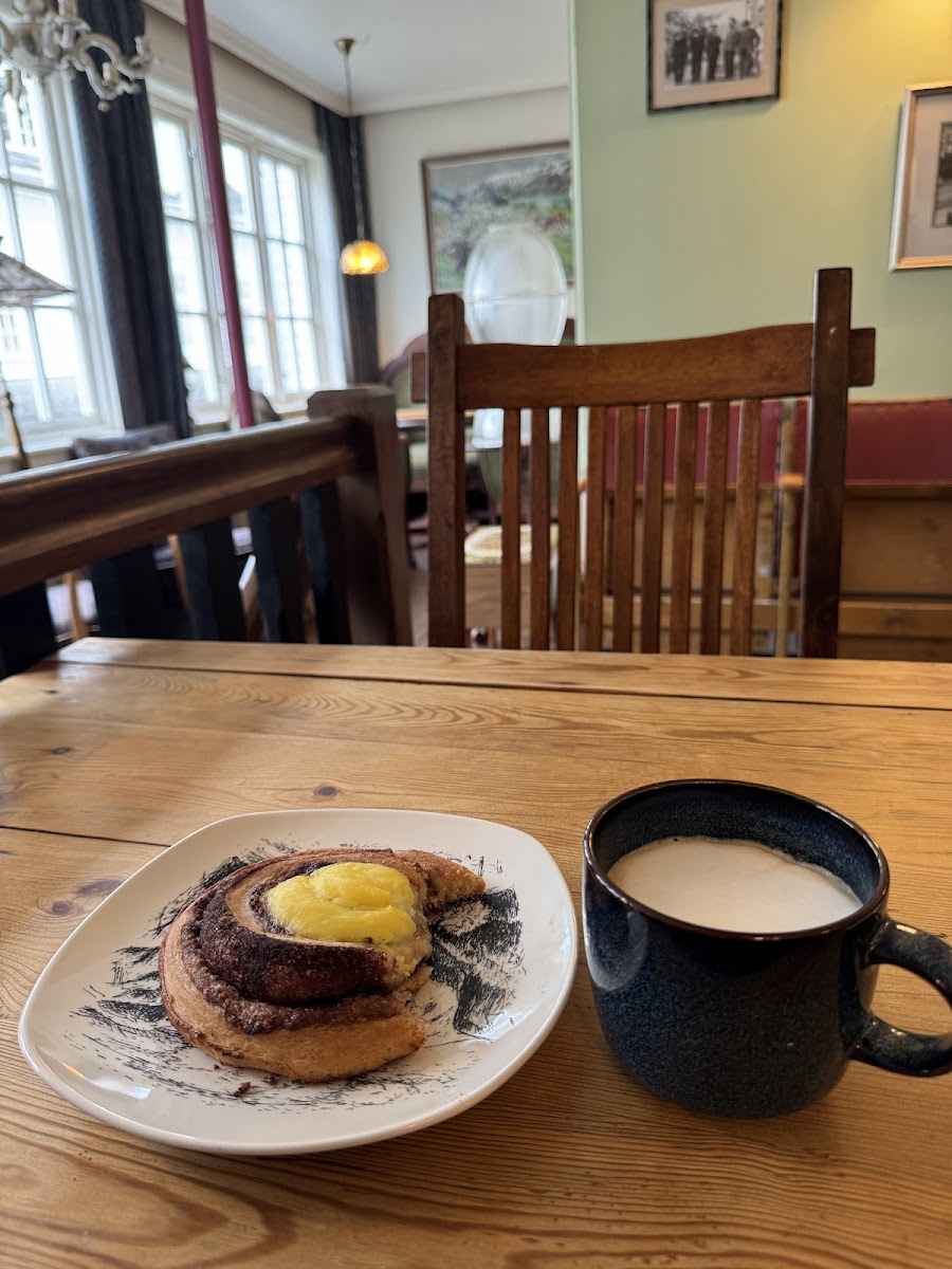 Floy cafe & bakery - 3