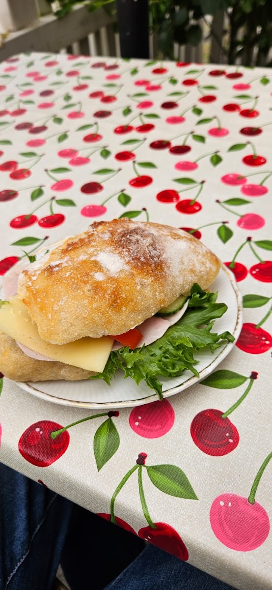 Floy cafe & bakery - 5