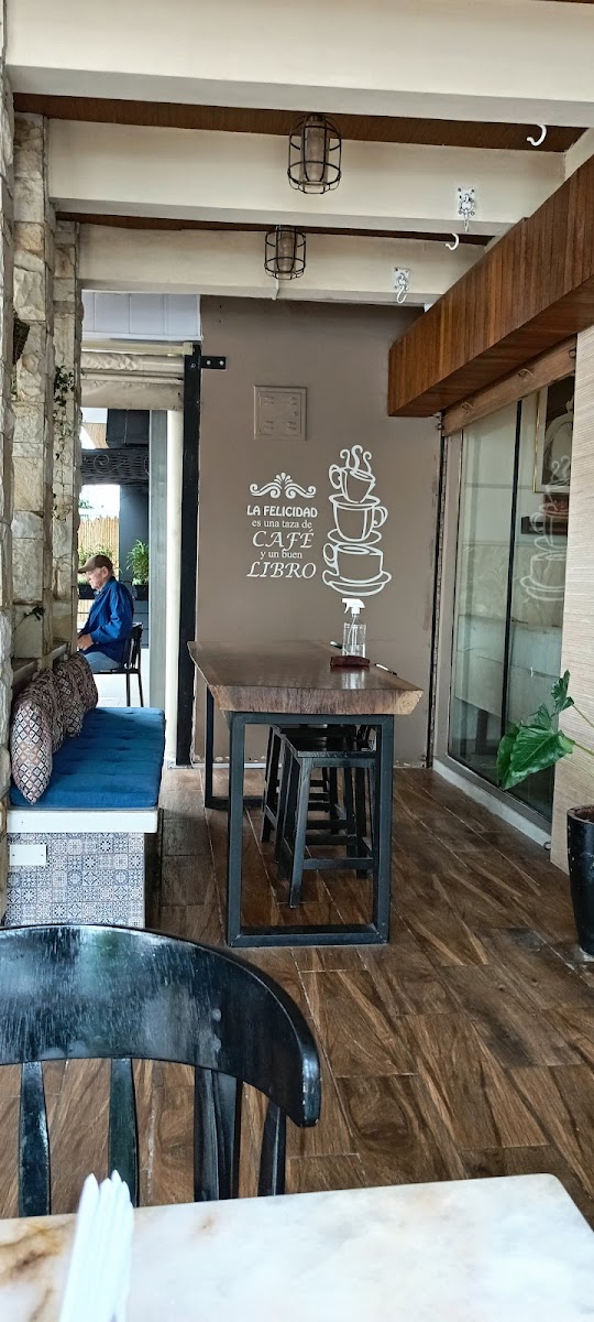 Mi Lugar Coffee & Book