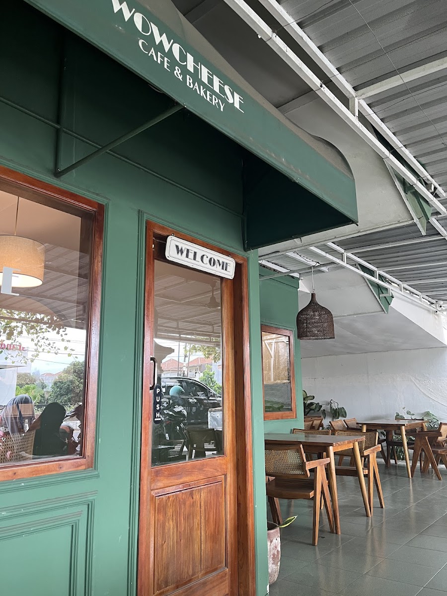 Wowcheese Cafe & Bakery