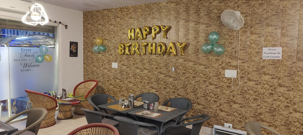 VIPzzzz Downtown Cafe & Restaurant - 10