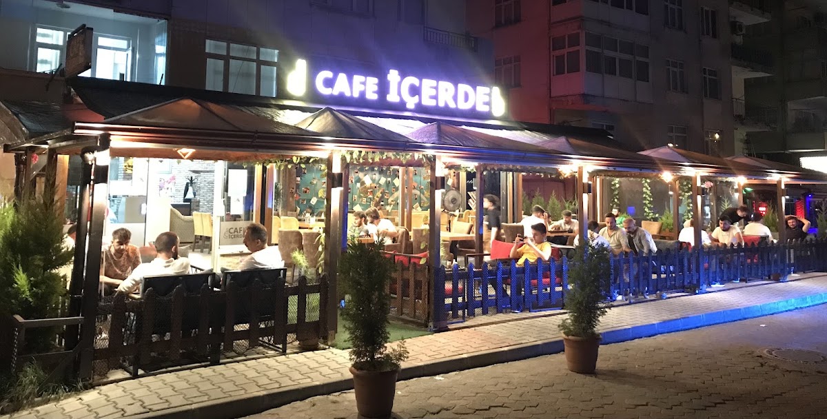 Cafe İçerde