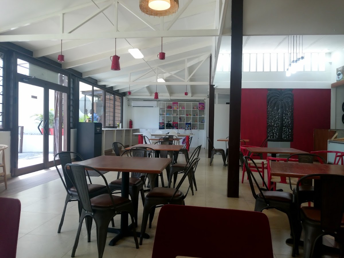 Sucre Rouge Coffee Shop - 3