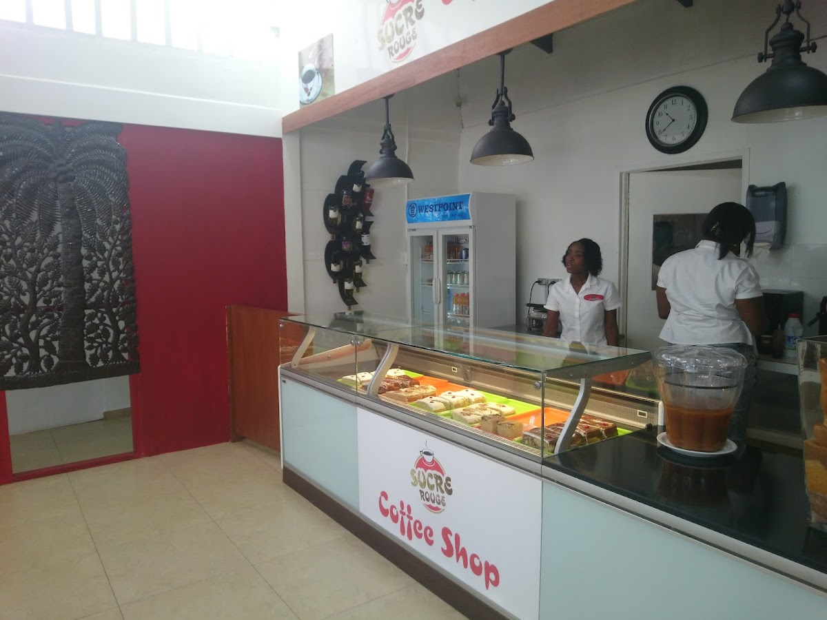 Sucre Rouge Coffee Shop - 4
