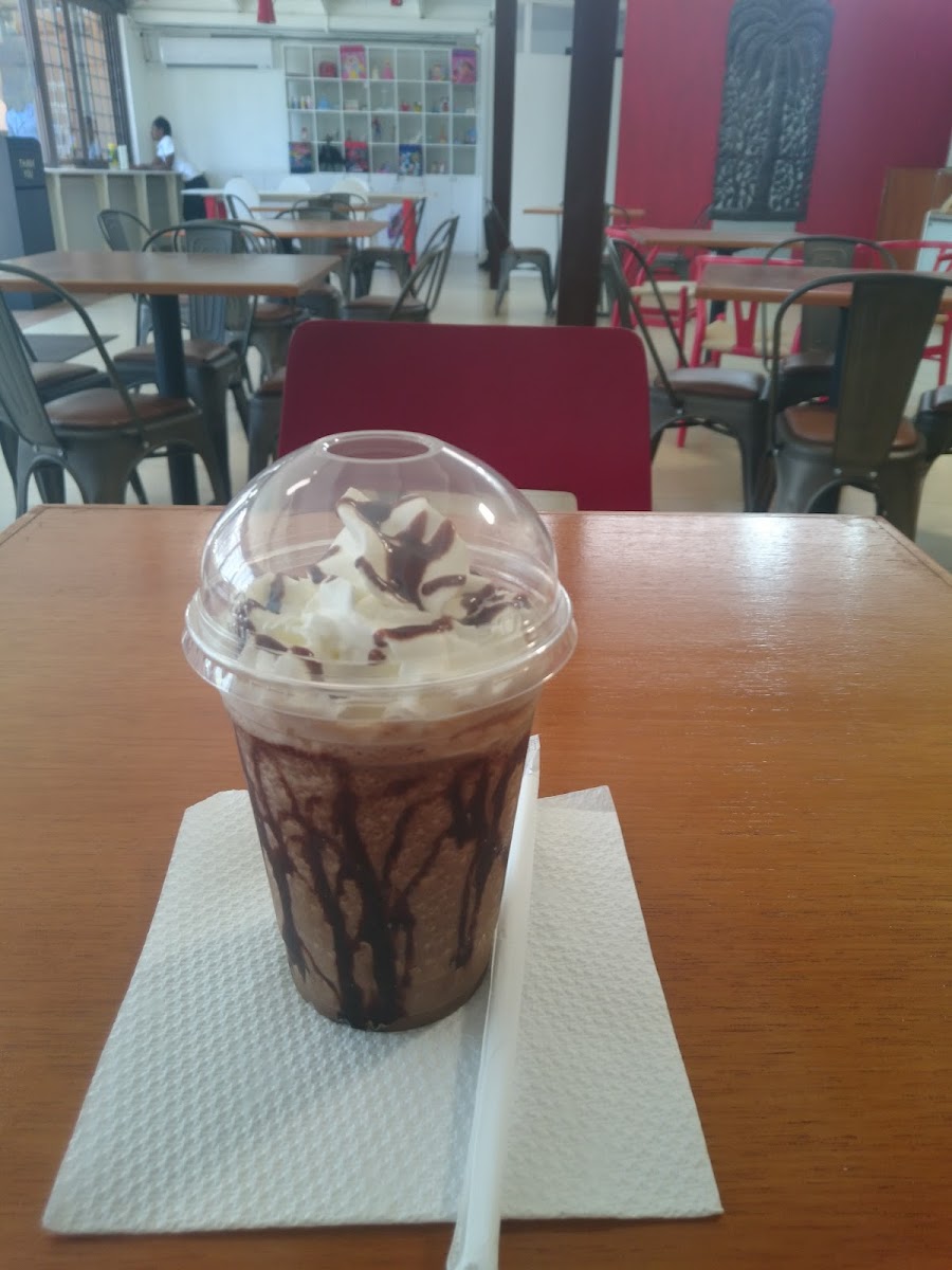 Sucre Rouge Coffee Shop - 5