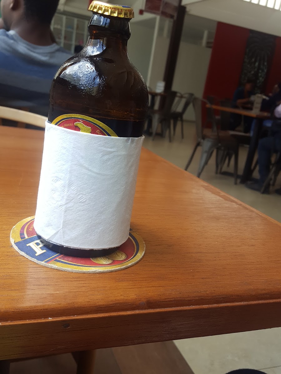 Sucre Rouge Coffee Shop - 8