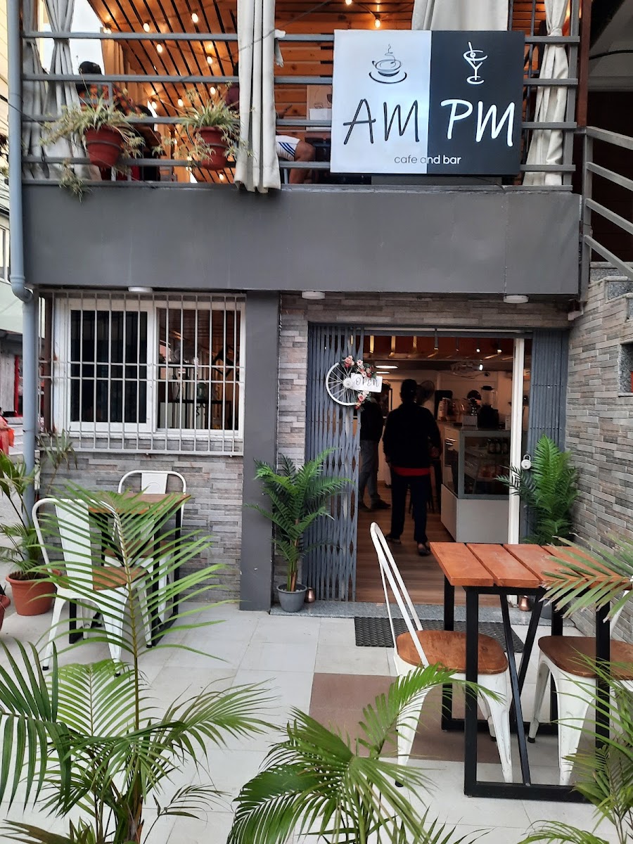 AmPm Cafe and Bar