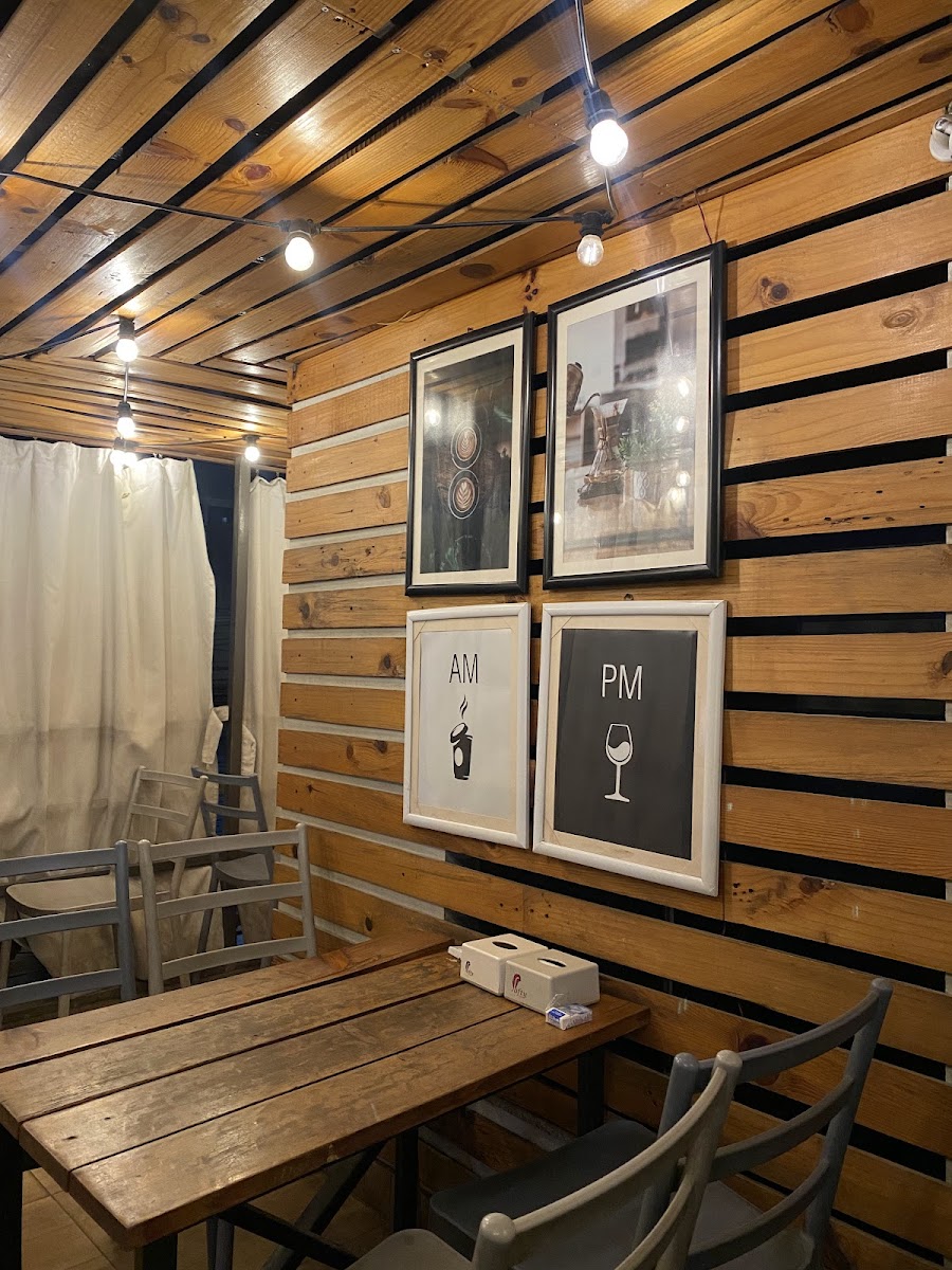 AmPm Cafe and Bar - 3