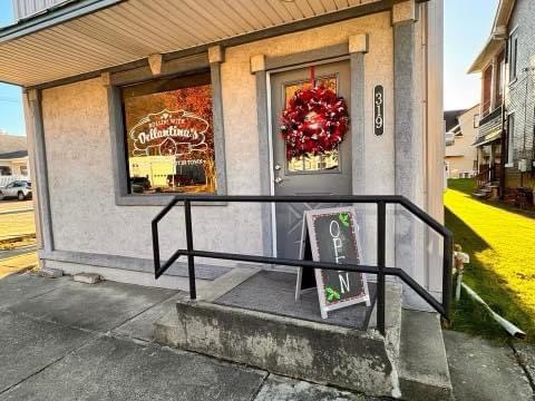 Dellantina’s Eatery