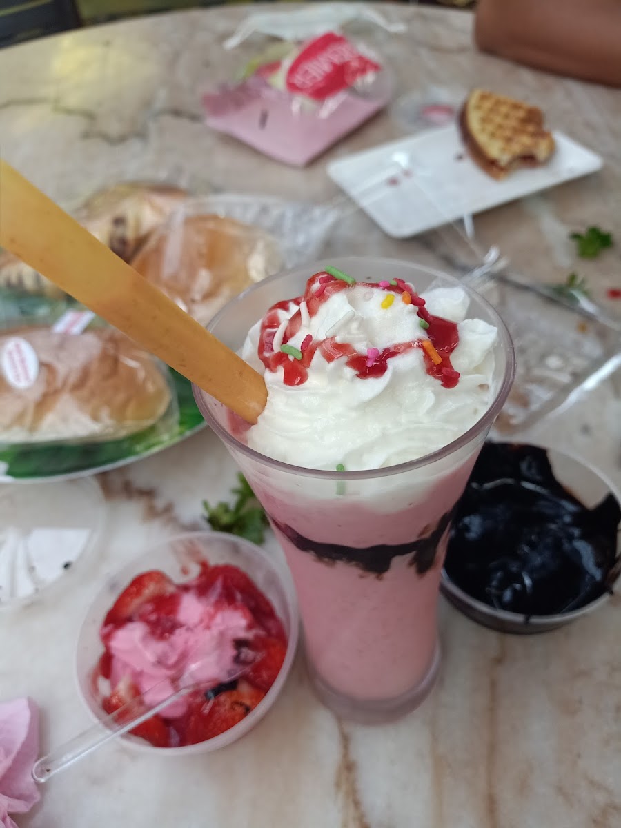 Royal Berry Strawberry Park & Cafe - 9